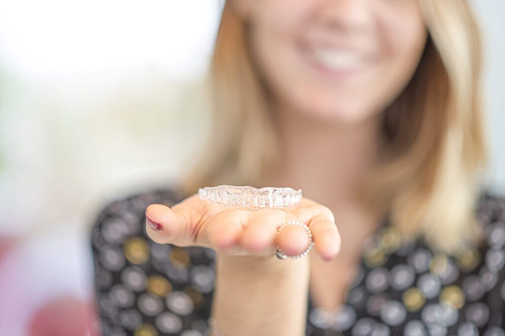 Die Dr. Schlotmann-Aligner sind der einfachste und unsichtbarste Weg für schöne, gerade Zähne