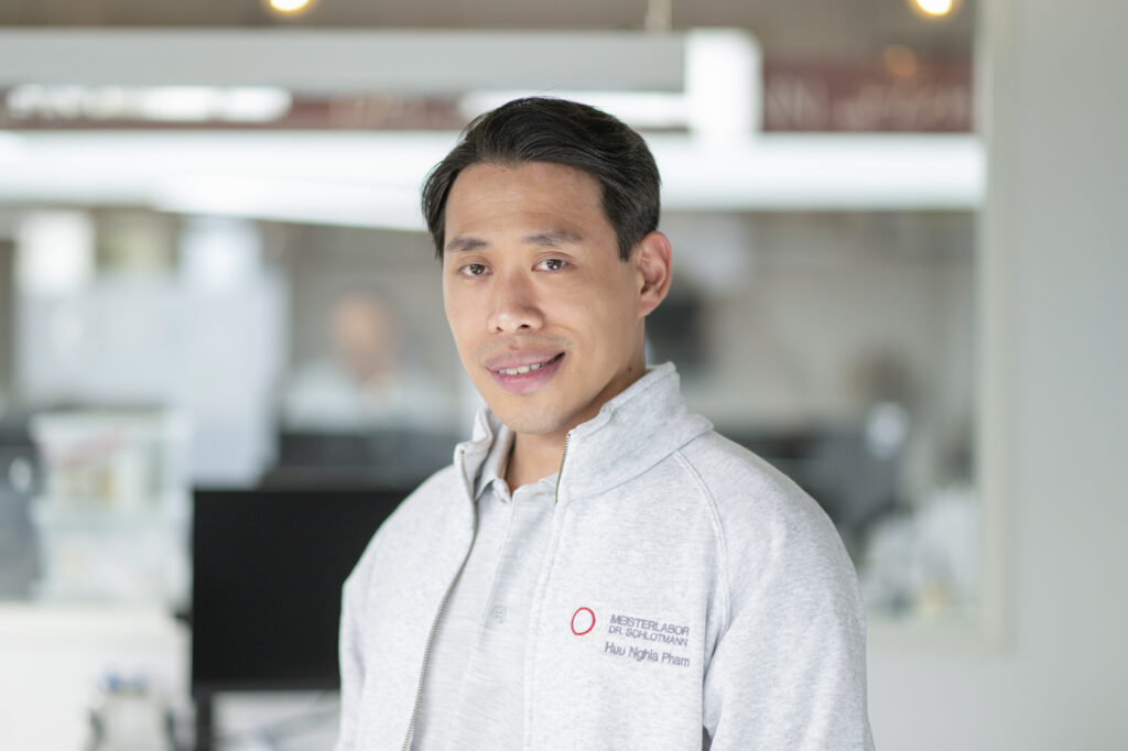 Huu Nghia Pham Zahntechniker bei Dr. Schlotmann