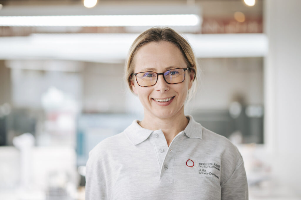 Julia Schulz-Durchholz Zahntechnikerin im Dr. Schlotmann Meisterlabor