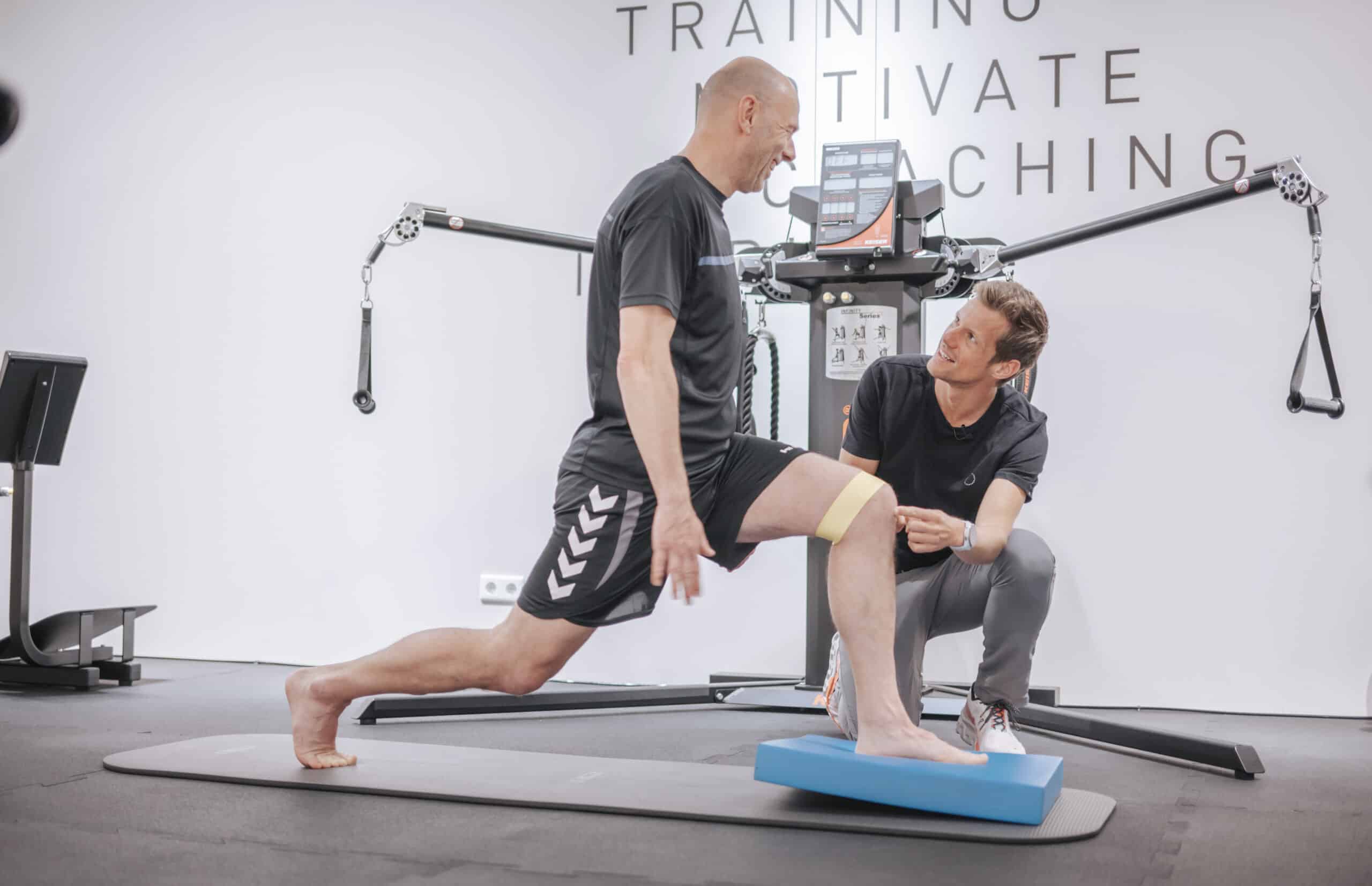 Ihre Gesundheit steht bei uns an erster Stelle. Durch sorgfältige Anamnese und gezielte Untersuchungen identifizieren wir die Ursachen Ihrer Beschwerden und setzen klare Therapieziele.
