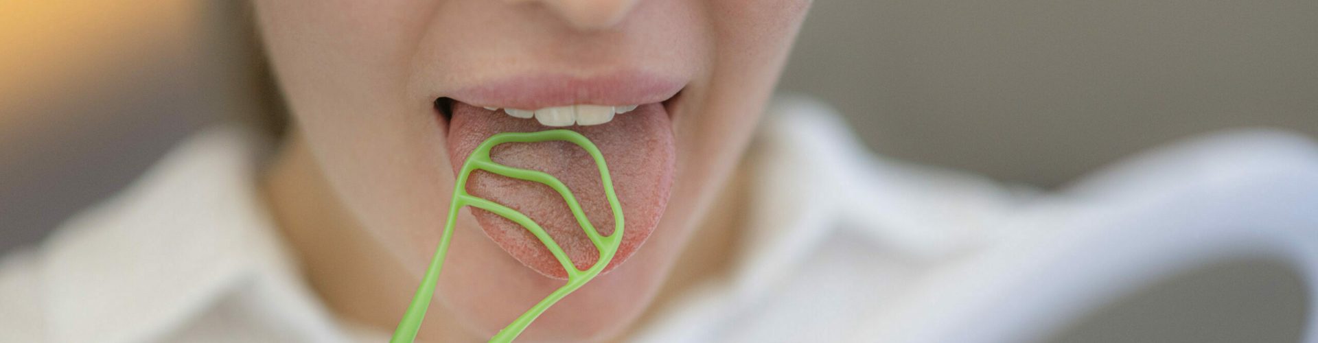 Langanhaltender Mundgeruch, der trotz Zähneputzens besteht, sollten Sie beim Zahnarzt abklären